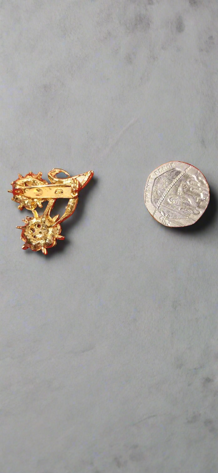 Beautiful vintage floral brooch