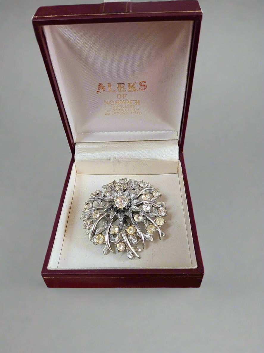 Outstandingly beautiful vintage brooch