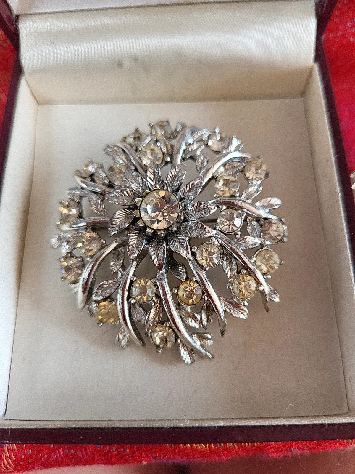 Outstandingly beautiful vintage brooch
