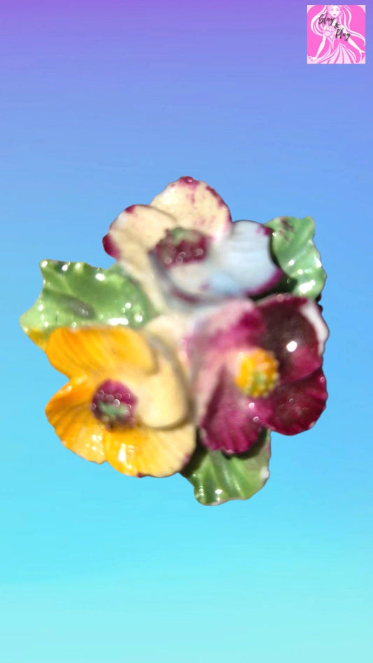 Ceramic floral brooch vintage