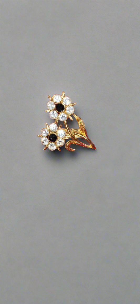 Beautiful vintage floral brooch