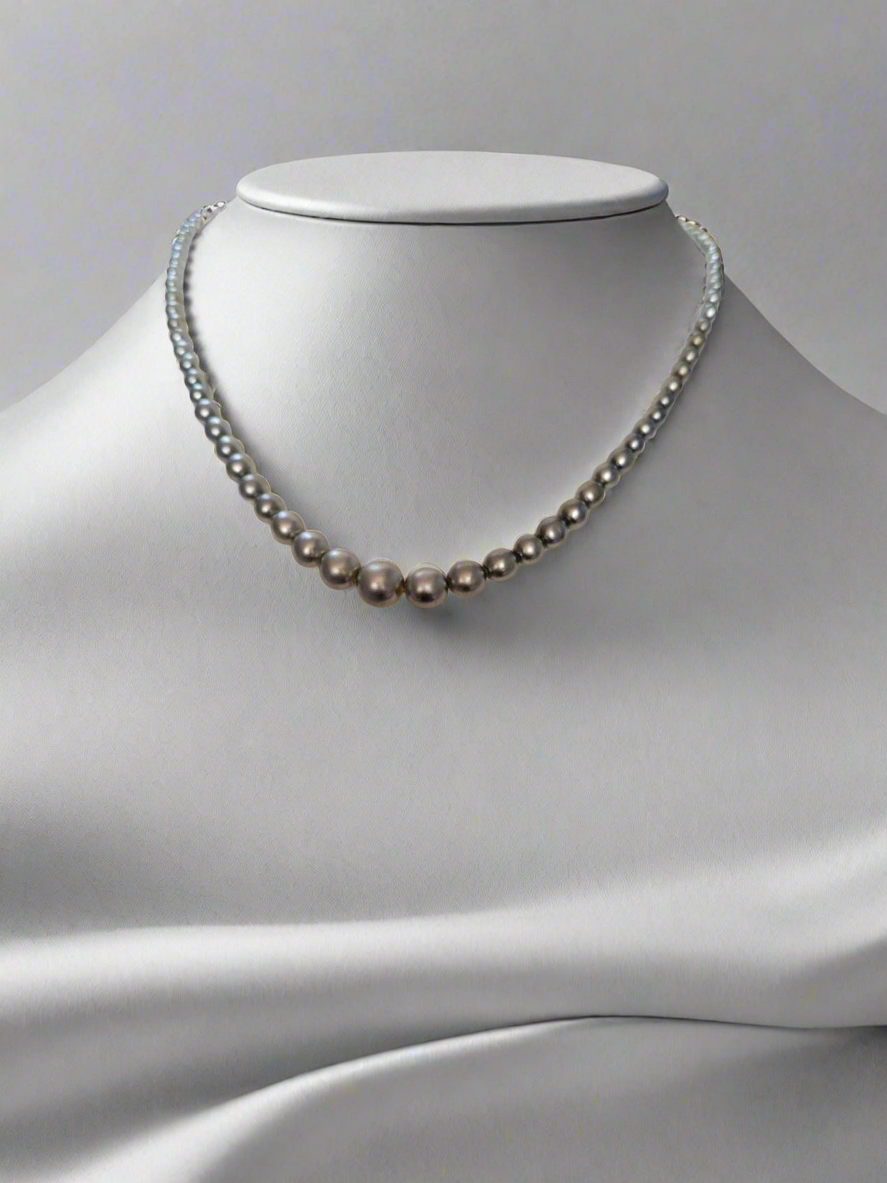 String of grey pearls (Costume)