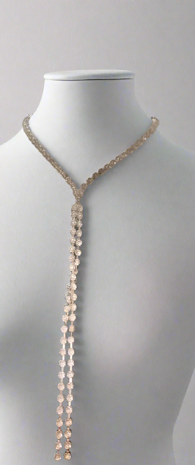 Long shimmering necklace