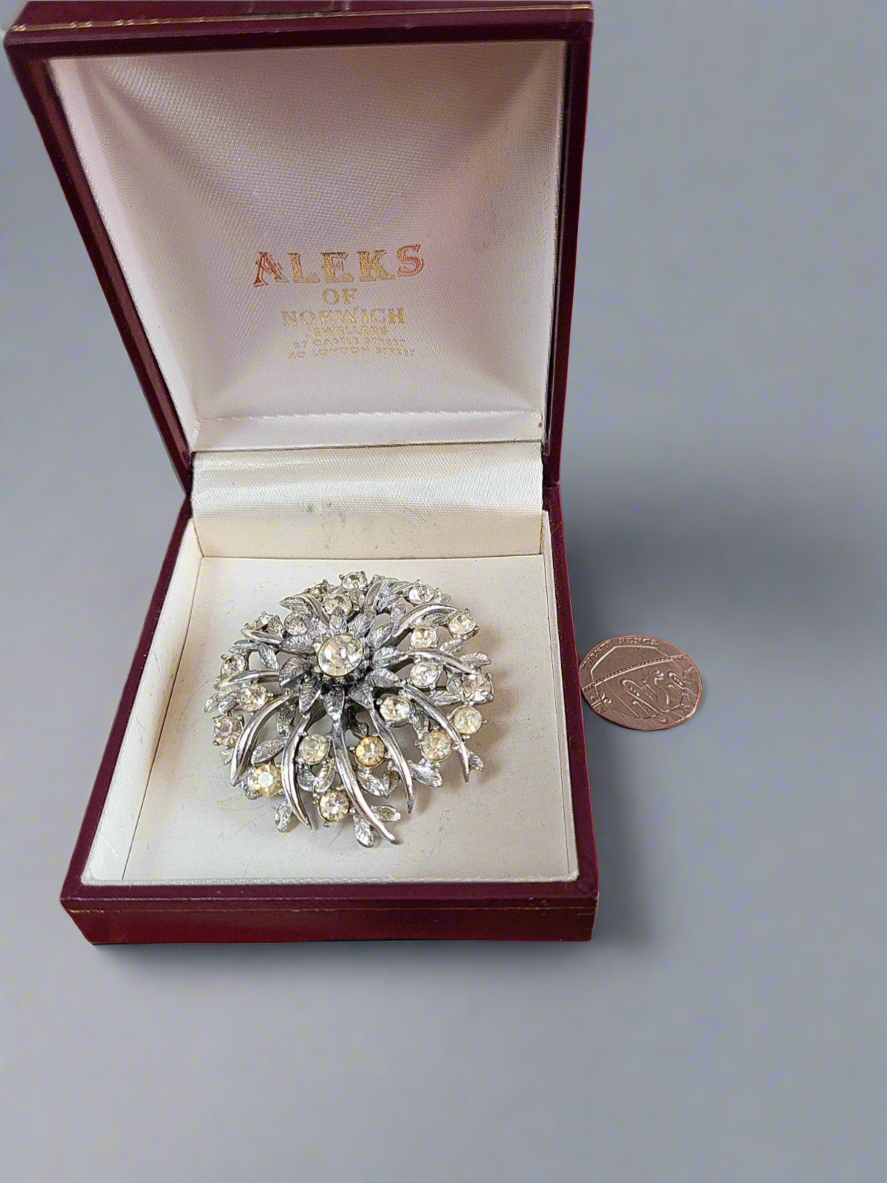 Outstandingly beautiful vintage brooch