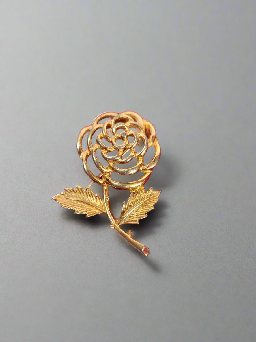Sarah Coventry rose gold tone brooch